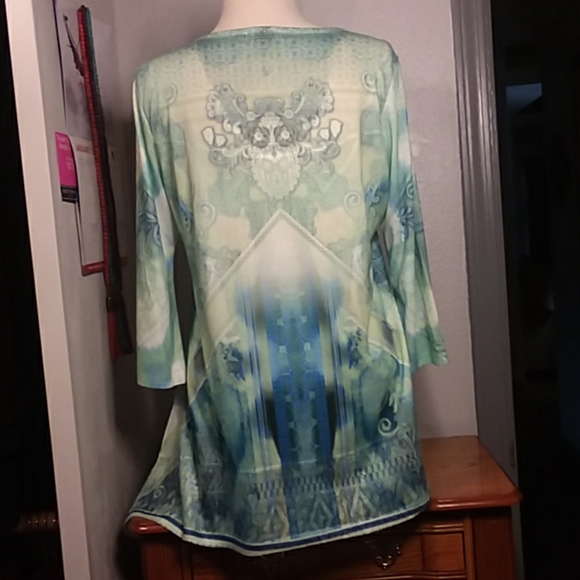 One World Tunic - Picture 4 of 5